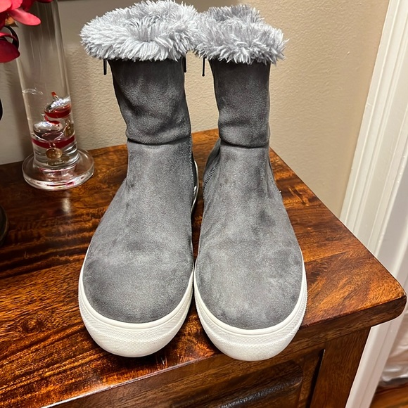 Mia Womens Merion Gray Faux Suede Boots in Size 7.5, EUC - Picture 1 of 17
